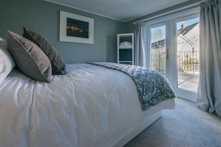 Charmantes 2-Zimmer-Ferienhaus in Lymington, ganz in der Nähe der Stadt, des Yachthafens und von Spaziergängen am Meer in Lymington, Hampshire