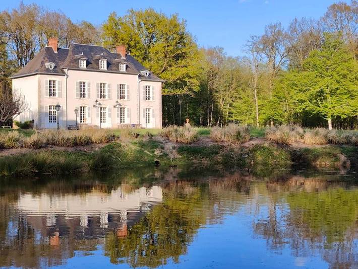 Pension voor 2 personen, with Tuin and Zwembad as well as Uitzicht in Vierzon