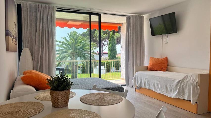 Casa de huéspuedes para 3 personas, con Balcón y Terraza además de Jardín y Vistas en Cambrils