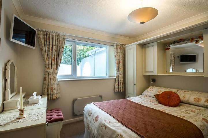 Attraktiver Bungalow mit privatem Pool in der Nähe von Tenby in Pembrokeshire
