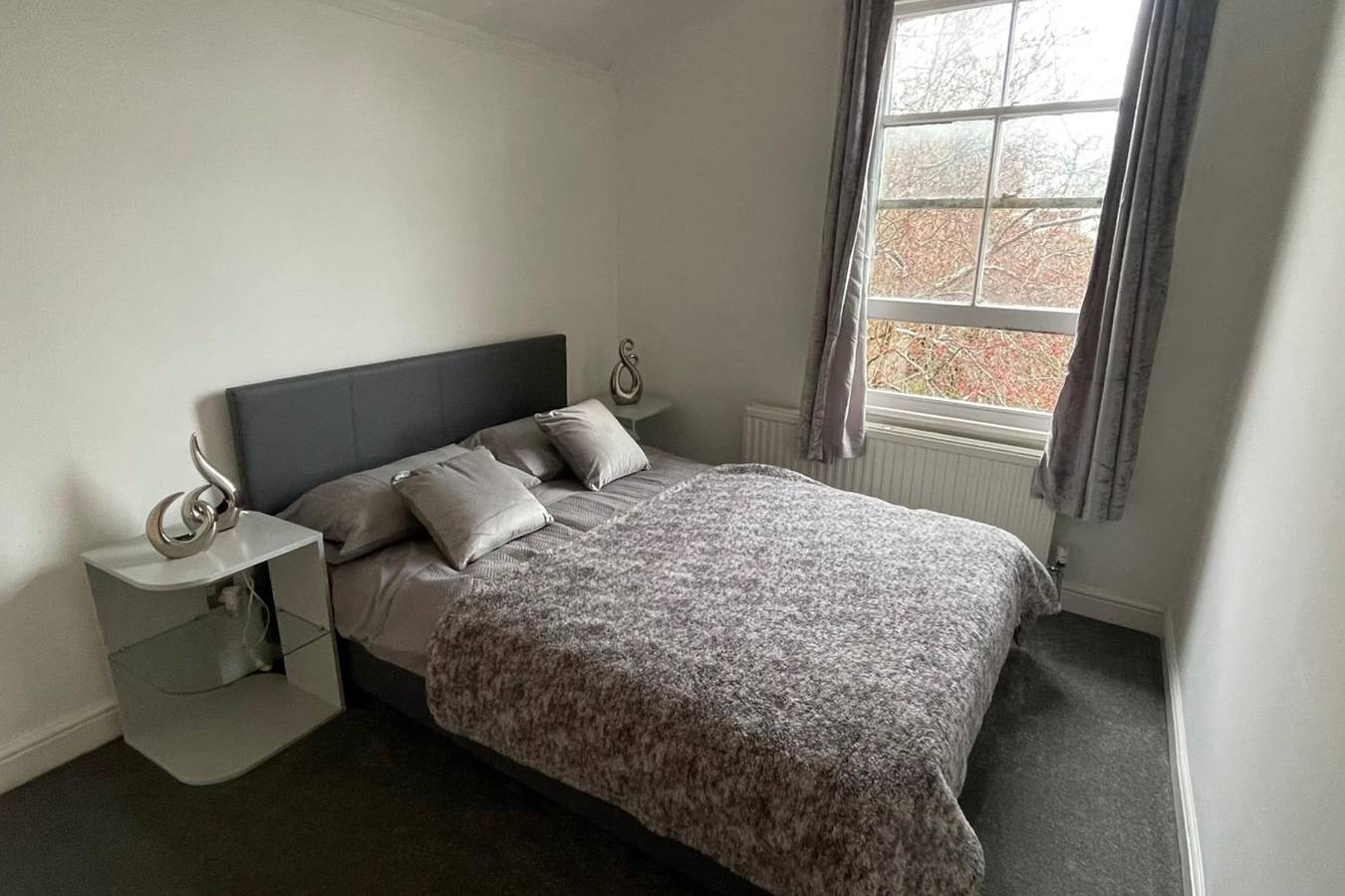 House - Sleeps 6 - Garden - Parking in Windsor, Berkshire