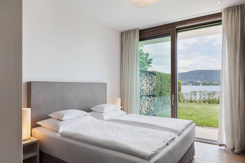 Linde Villa am Wörthersee mit privatem Strand in Maria Wörth, Klagenfurt-Land