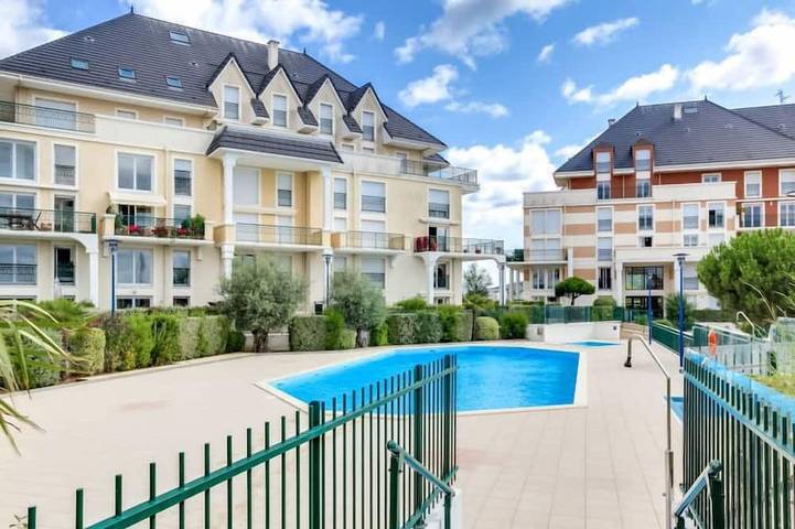 Appartement de vacances pour 4 personnes, avec piscine ainsi que bassin pour enfant et balcon, animaux acceptés