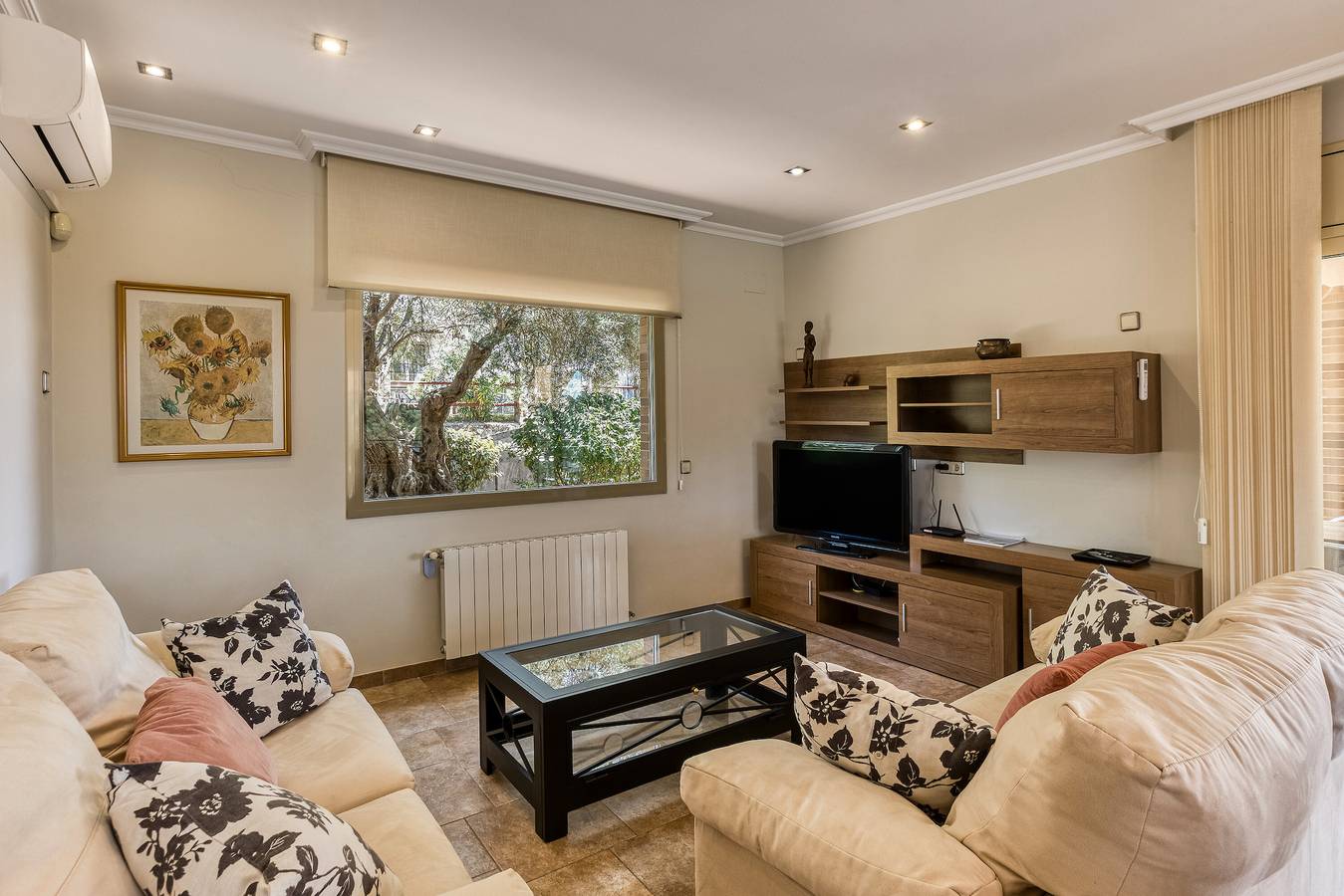 Holiday Home 'Olive' with Private Pool, Wi-Fi and Air Conditioning in Lloret de Mar, Costa Brava