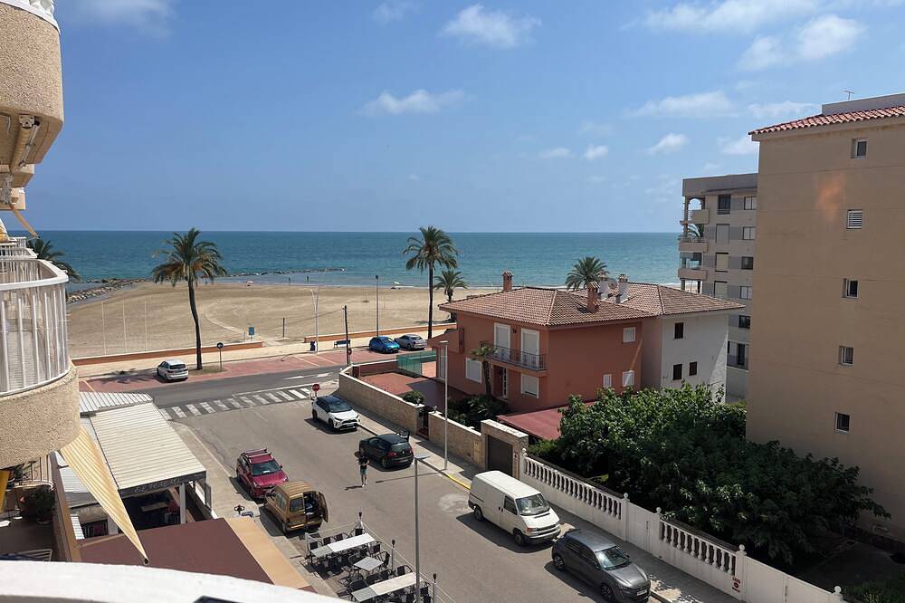 Apartamento entero, Sea front  2-bedroom apartment with al fresco terrace in Torrenostra, Torreblanca