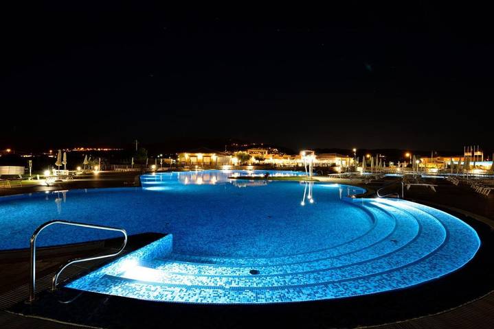 Hôtel pour 2 personnes, avec piscine et vue ainsi que jardin et bassin pour enfant