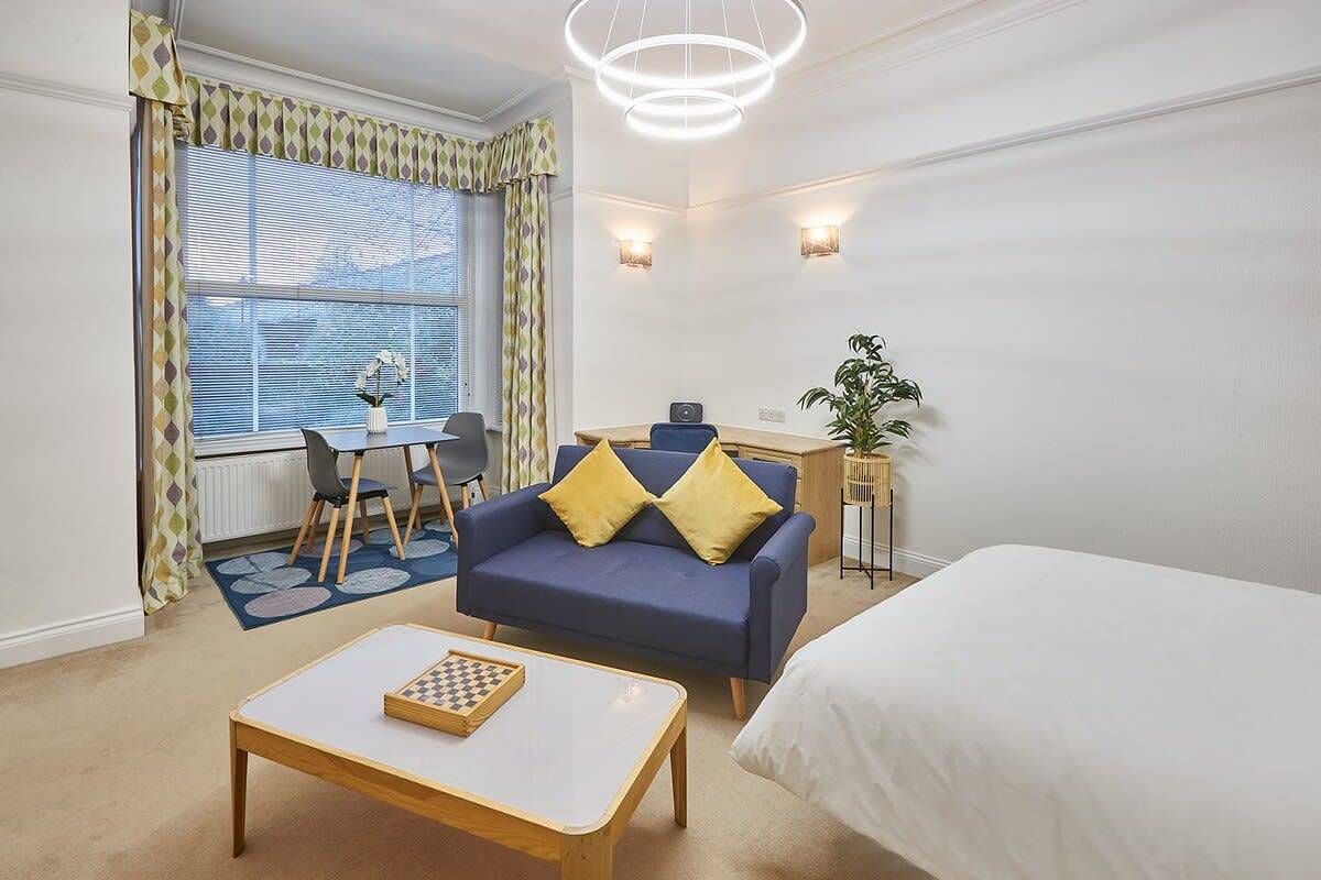 Entire studio, Host & Stay | Thamesview in Spelthorne, Colne Valley Park