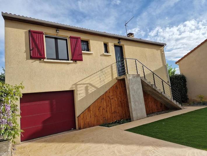 Location de vacances pour 6 personnes, avec Jardin à Massiac