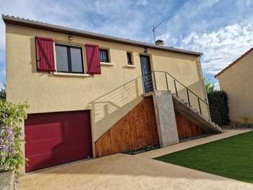 Location de vacances pour 6 personnes, avec jardin à Massiac