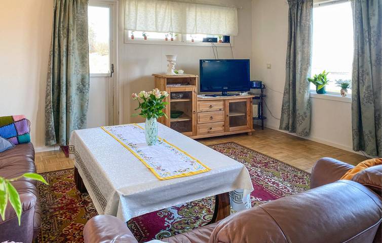 Ferienhaus für 6 Personen mit Terrasse in Gjemnes, Nördliches Fjordnorwegen