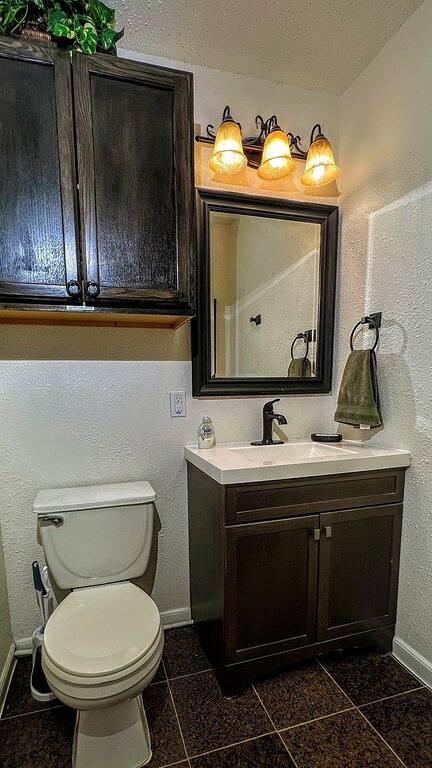 Sunflower House - Large Covered Patio & Great Family Spaces - Centrally Located in San Angelo, Tom Green County