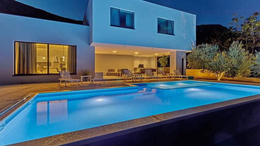 Villa pour 7 personnes, avec jardin ainsi que piscine et balcon à Solin - 2