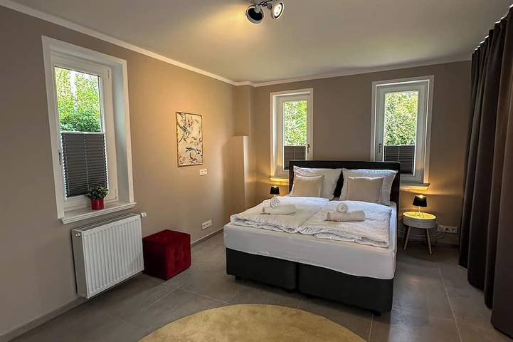 Ganze Wohnung, Uferresidenz: Altbau-Juwel am Küstenkanal mit Terrasse & Garten in Oldenburg, Niedersachsen