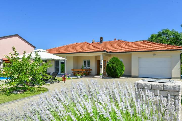 Villa für 8 Personen, mit Garten und Pool in Split-Dalmatien - 4