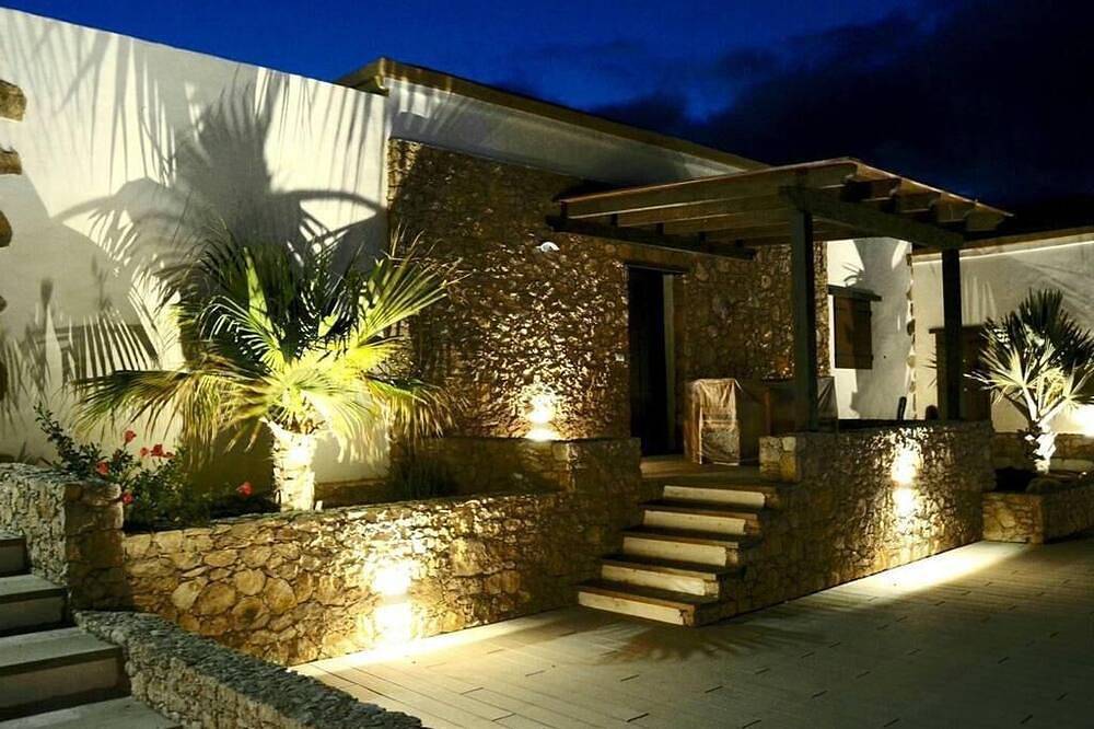 Apartamento entero, Exclusive residence consisting of 5 apartments with shared pool. in Los Estancos, Tetir