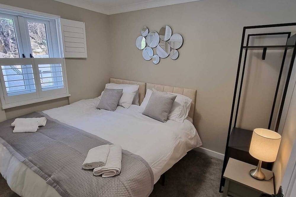 Escape to Rye at the Strand overlooking The Strand Quay with parking! in Rye, East Sussex