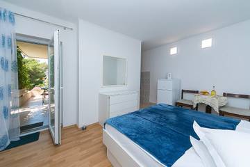 Ferienwohnung für 2 Personen, mit Balkon/Terrasse, mit Haustier in Brela