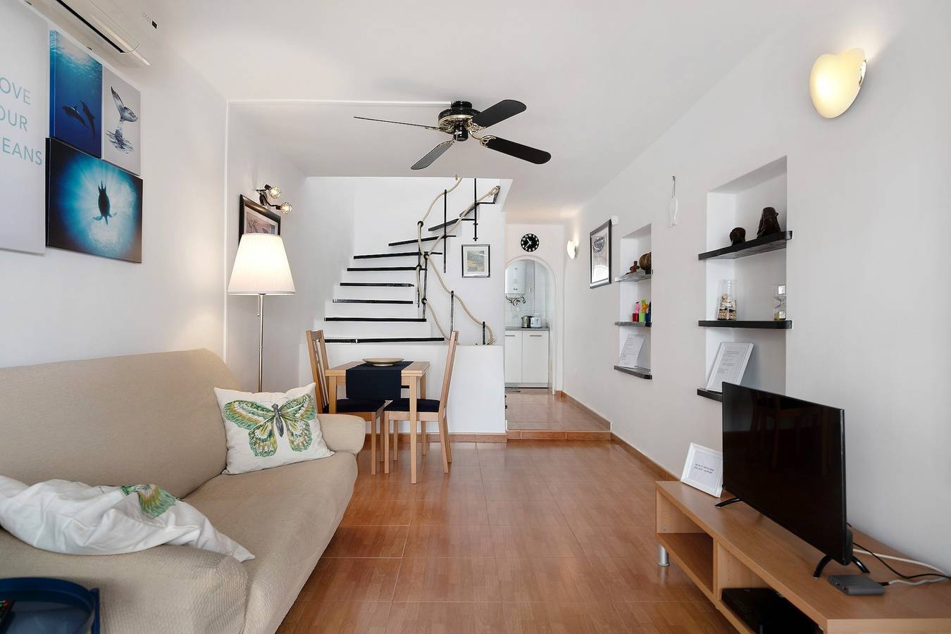 Apartamento entero, Apartamento "Casa Gofio" a solo 150 m de la playa con vista al mar, aire acondicionado y Wi-Fi in Puerto del Carmen, Tías