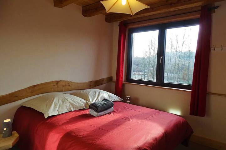 Gîte pour 8 personnes, avec jacuzzi ainsi que sauna et jardin à Uzemain - 4