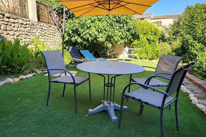 Gîte pour 2 personnes, avec jardin à Saint-Victor-de-Malcap