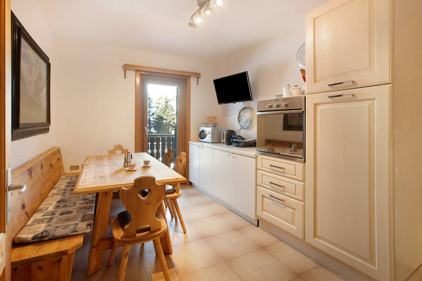 Entire apartment, Holiday Apartment "Pablo" near Slopes with Balcony & Wi-Fi in Livigno (Town), Livigno