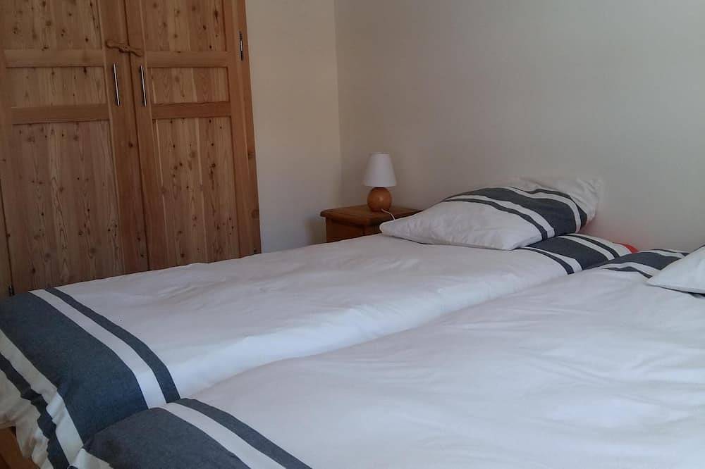 Chalet neuf  proche Briançon , très lumineux , donnant sur jardin in Puy-Saint-André, Serre Chevalier