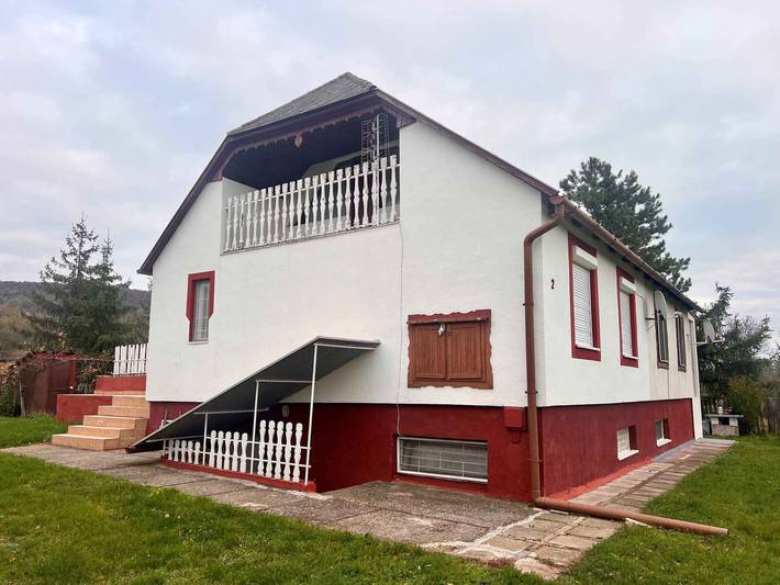 Maison de vacances avec balançoire et douche de jardin in Révfülöp, Balaton Region