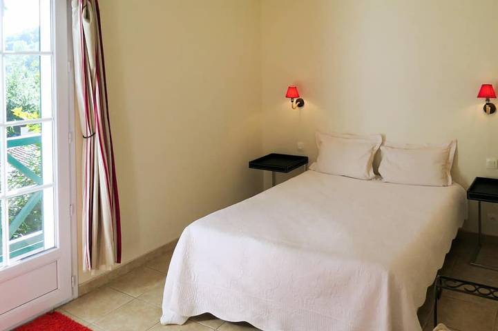 Gîte pour 8 personnes, avec jardin et piscine, animaux acceptés à La Bastide-Clairence - 4