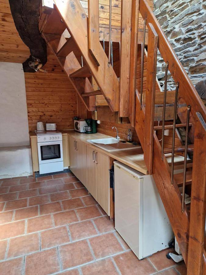 Appartement entier, One-Bedroom Apartment in Bon Repos sur Blavet, Région de Guingamp