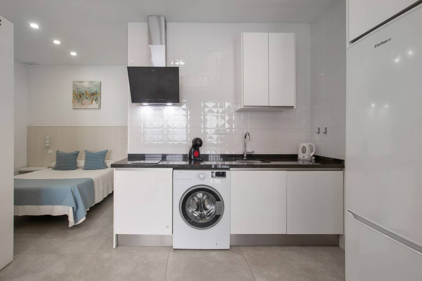 Estudio entero, Apartamento 'Mendoza Loft Málaga' con Wi-Fi y aire acondicionado in Carretera de Cádiz, Málaga