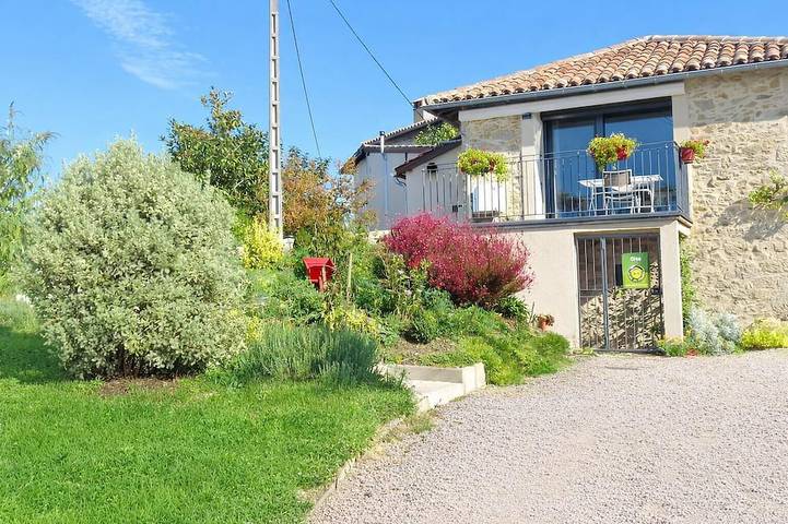 Location de vacances pour 2 personnes, avec Jardin dans Viazac
