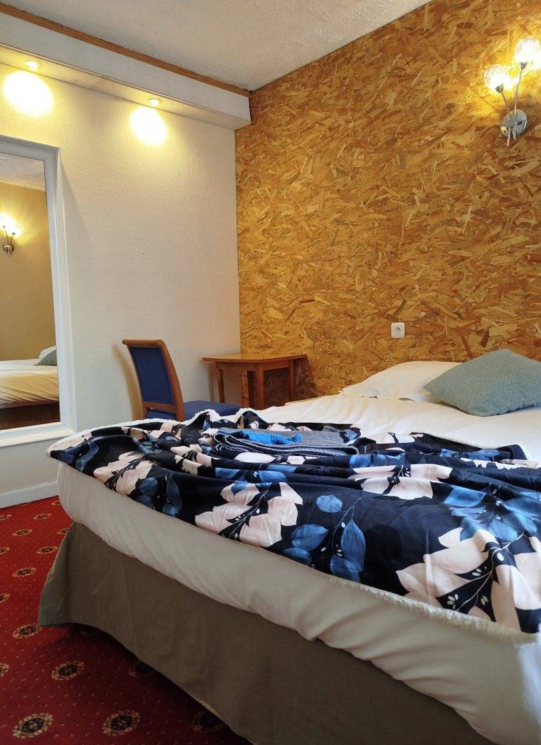 Chambres et table d'hôtes avec spa, la Tour Pom'Pin - Chambre Cosy in La Bourboule, Parc naturel régional des Volcans d'Auvergne