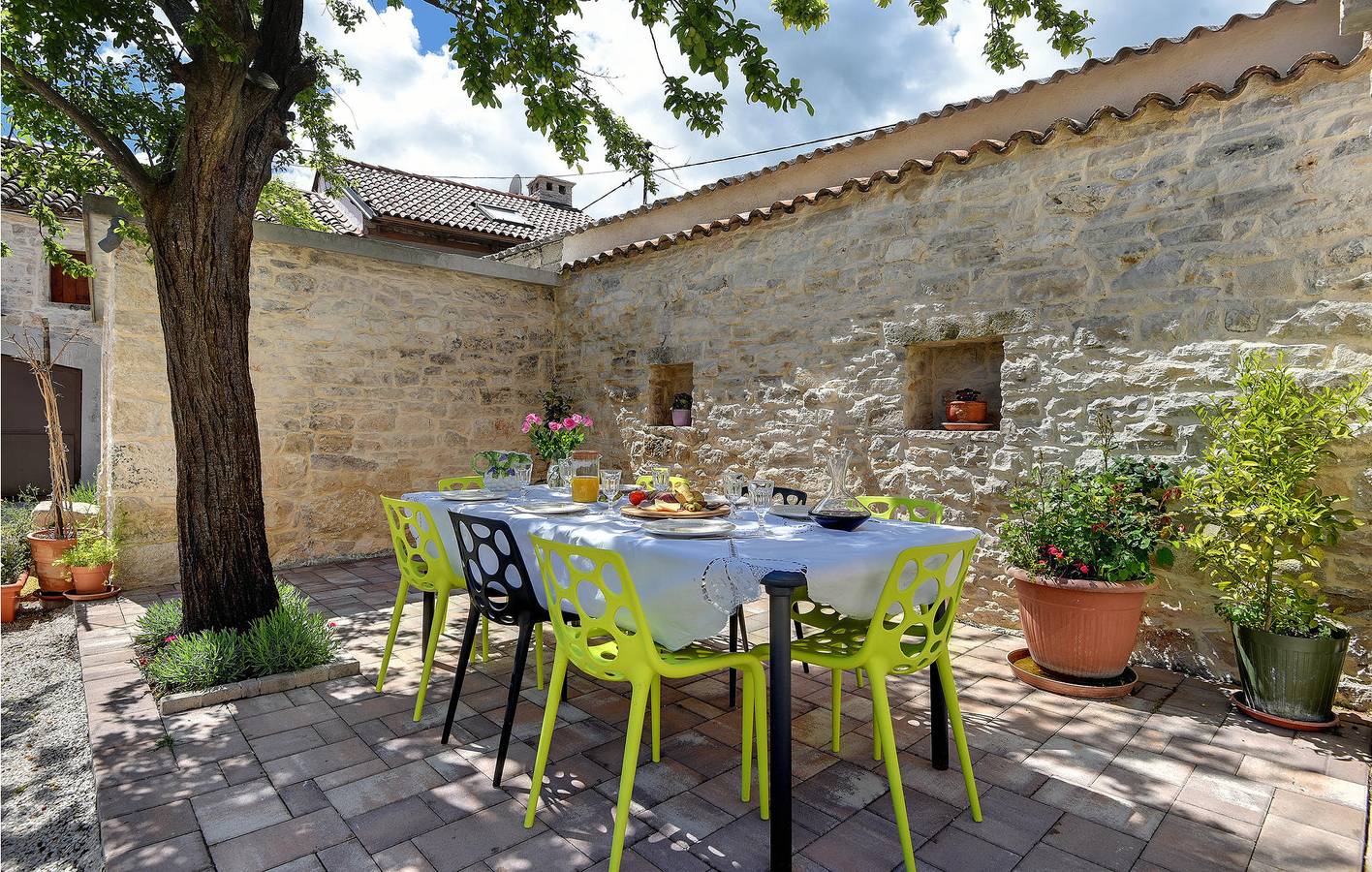 Charmante Terrassenwohnung in der Nähe von Krnica – Restaurants und Strand sind zu Fuß erreichbar in Marčana, Südküste Istrien
