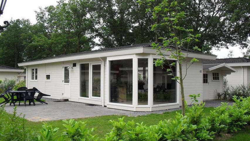 Chalet voor 4 personen, met zwembad en tuin in Susteren