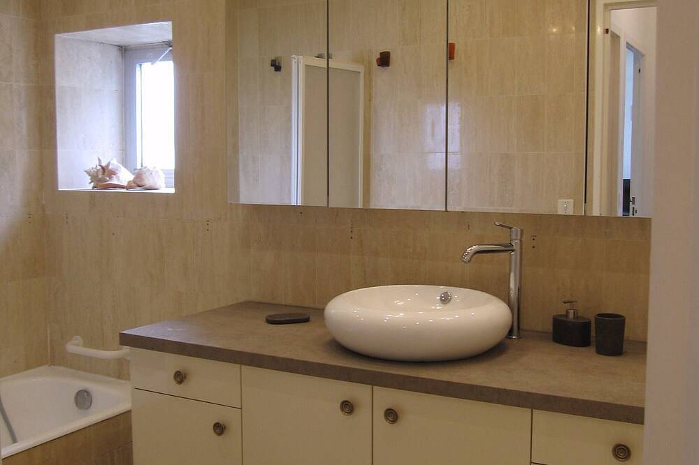 Apartment / Villa sea view, secure domain with swimming pool & tennis court near Cannes in Mandelieu-la-Napoule, Massif de l'Esterel