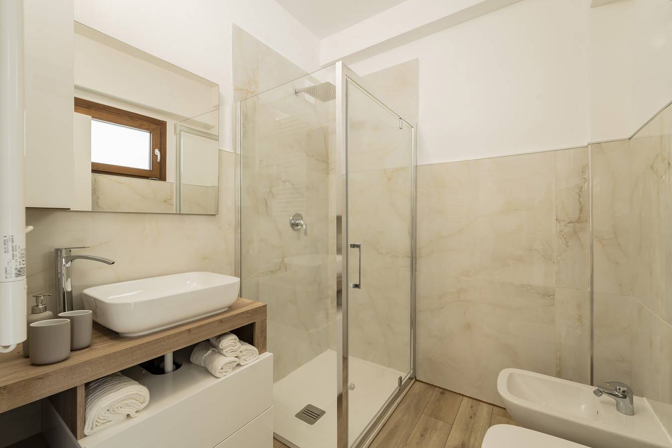 Entire apartment, Holiday Apartment "6" with Lake View, Shared Pool & Wi-Fi in Comune di Carlazzo, Lago di Lugano (Italy)