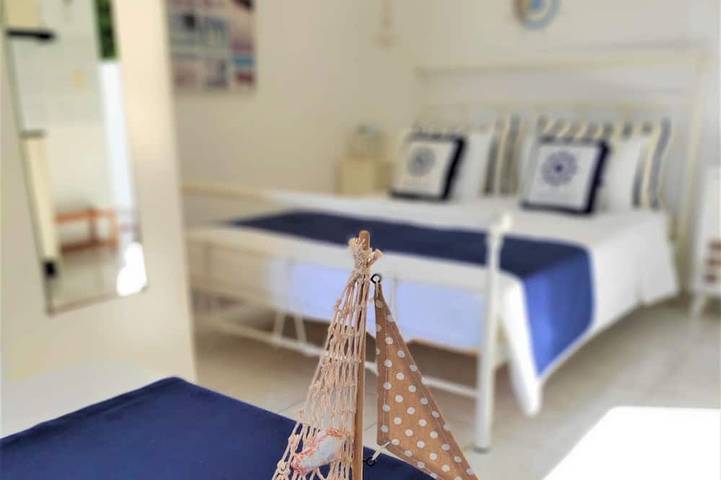 Gezellig en licht appartement, naast het strand in Rethymno (City), Rethymno en omgeving