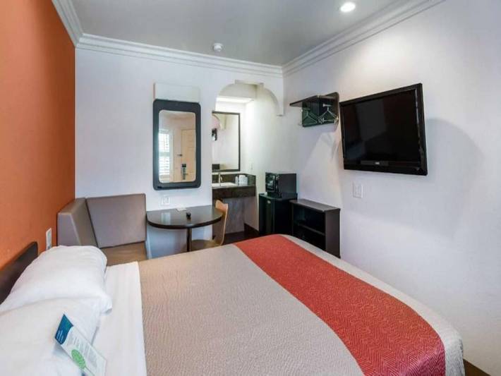 Ganze Wohnung, 1 Queensize-Bett | Nsmk, Micfridge in Lomita, Los Angeles County