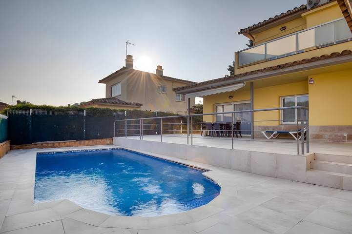 Chalet para 8 personas, con balcón y jardín en Baix Empordà - 2