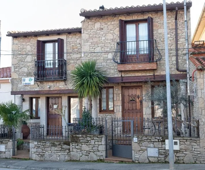 Casa de vacaciones para 10 personas, con jardín y piscina, Se admiten mascotas - 1