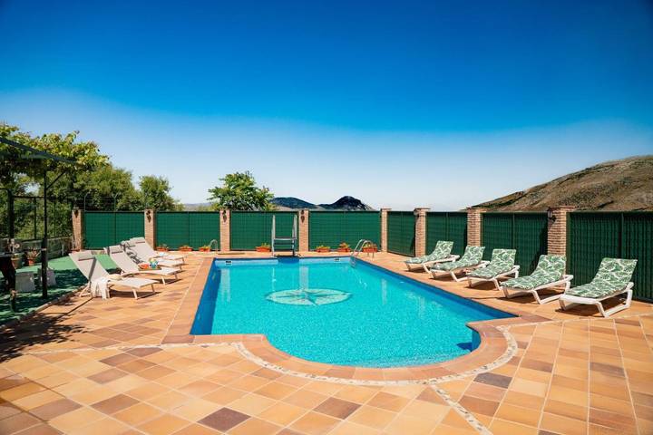 Casa de vacaciones para 10 personas, con Balcón y Terraza además de Jardín y Piscina en Loja