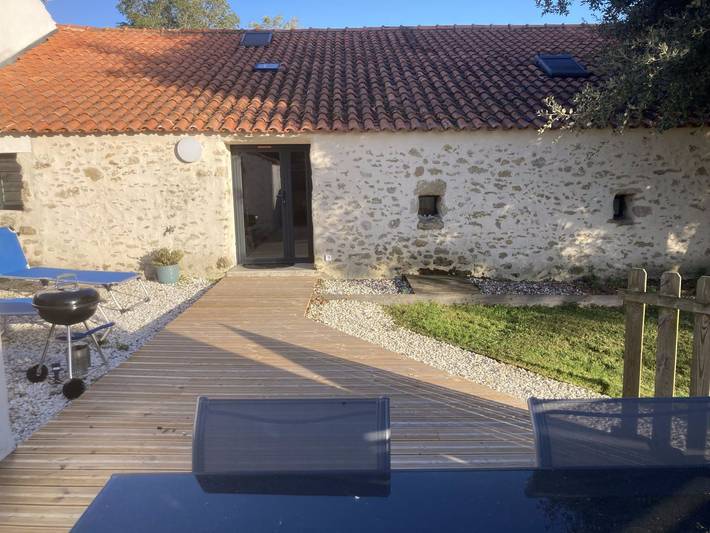 Gîte pour 4 personnes, avec jardin ainsi que terrasse et sauna