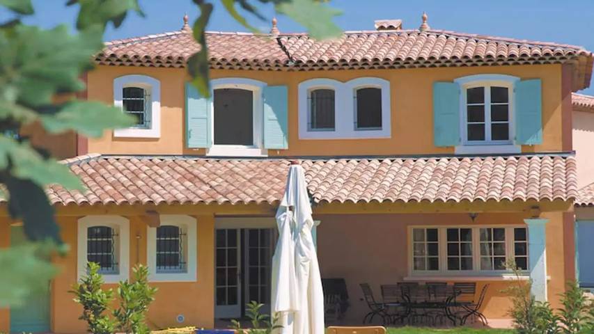 Villa pour 9 personnes, avec sauna ainsi que jardin et piscine, animaux acceptés à Fayence