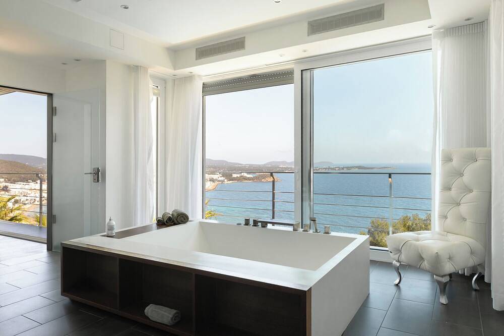 Villa de Lujo con Vistas al mar en Santa Eulalia in Santa Eulària des Riu, Côte d’Ibiza