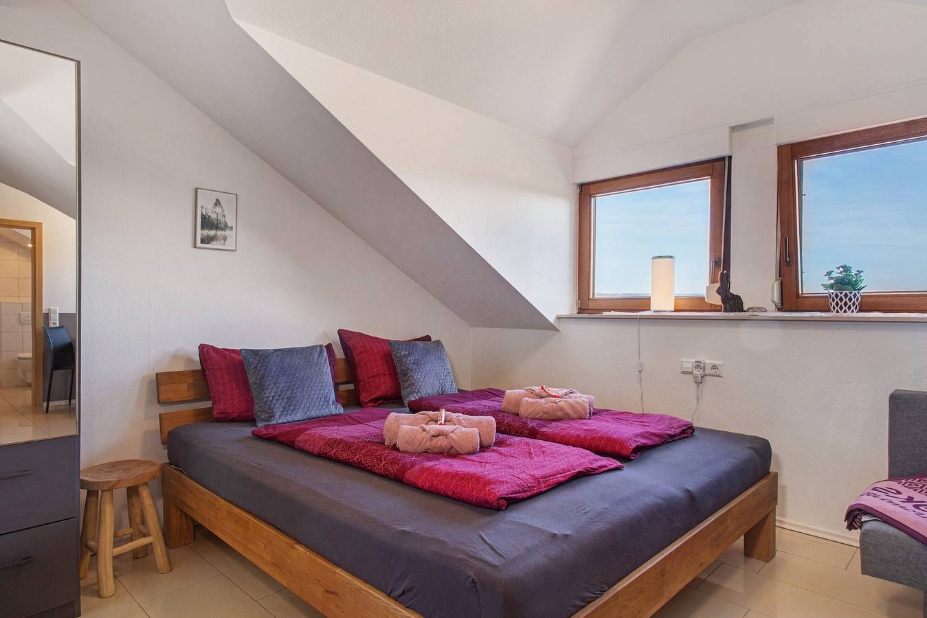 Ganze Wohnung, Ferienwohnung 'Bergchalet Mirabell - Fewo Weitblick' mit Bergblick am Bodensee in Friedrichshafen, Region Bodensee-Oberschwaben