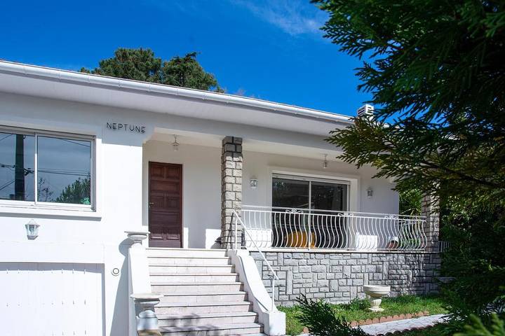 Location de vacances pour 10 personnes, avec jardin ainsi que piscine et vue dans Aguilera