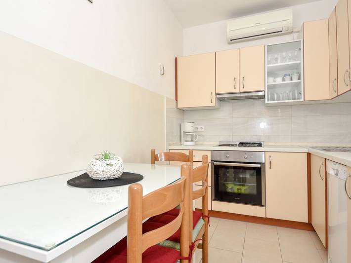 Ferienhaus für 12 Personen, mit Terrasse in Sukosan - 3