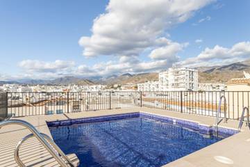 Vakantieappartement voor 4 Personen in Playa Carabeo, Nerja, Afbeelding 2