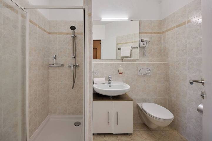 Entire apartment, Sunny apartment in an ideal location to Lake Kaltern, historic village, grapevines in Kalterer See, Kaltern an der Weinstraße