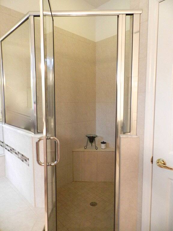 Vacation rental for 10 people, with yard and pool as well as hot tub in Poinciana